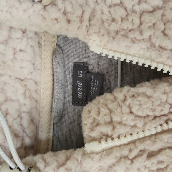Aerie Cream Adult Sherpa Puffer Jacket, Large, Like New - Picture 2 of 5
